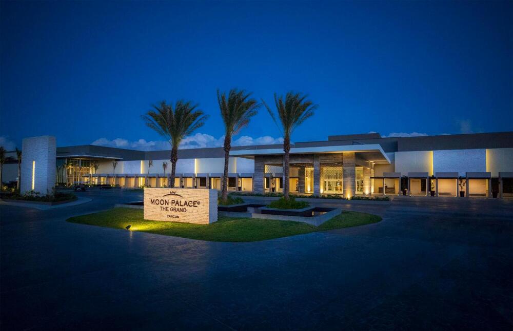 Asian destination wedding at Moon Palace The Grand Cancun with Luzury lighting and wedding DJ production